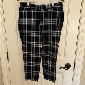 Old Navy Black and White Plaid Cropped Pants with Ankle Length Pixie